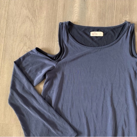 Hollister Cold Shoulder Long Sleeve Top Medium Navy Blue Cutout Lightweight - Picture 2 of 11